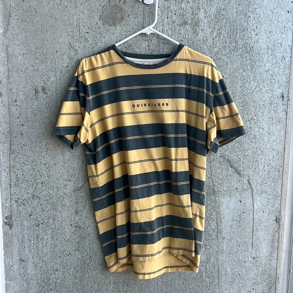 Quicksilver striped tee men’s medium